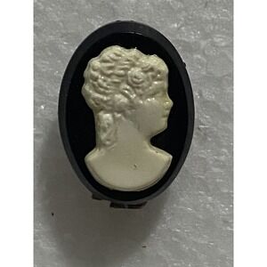 cameo Black and Cream Classic Silhouette Brooch